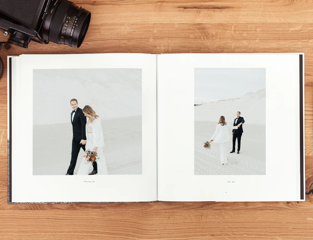 photos de mariage imprimées dans un beau-livre. photos de mariage imprimées dans un beau-livre.