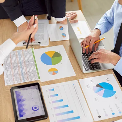 Alcuni ricercatori di mercato svolgono delle analisi sulle esigenze dei consumatori