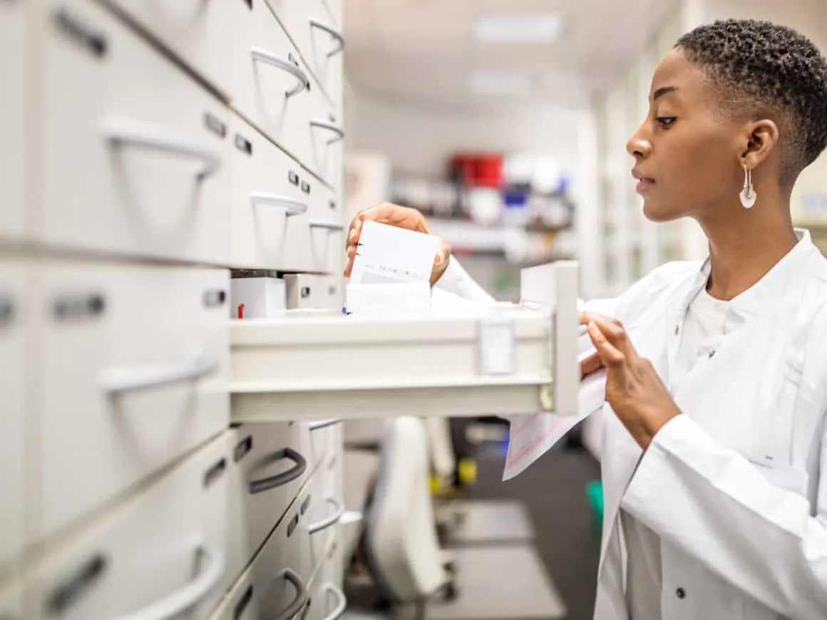 Pharmacist Medicine drawer finding Benefit