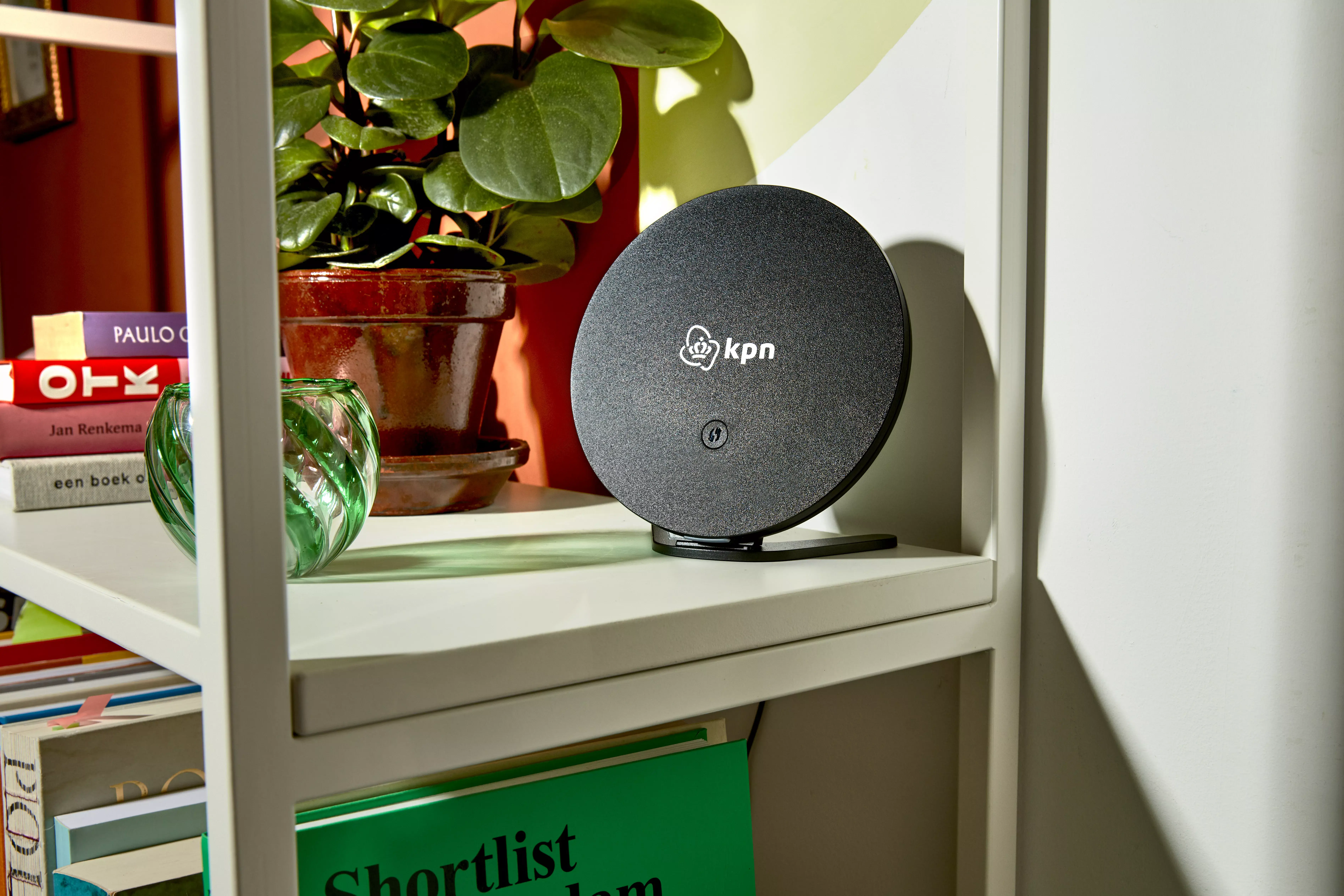 SuperWifi-modem in een kast in huis