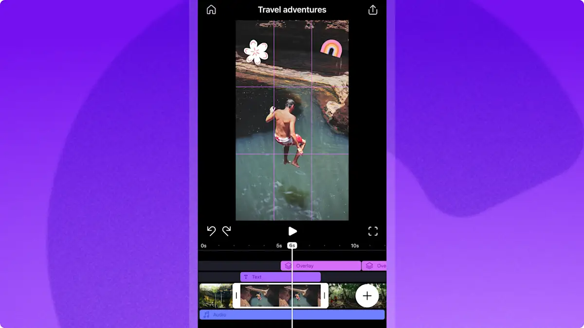På en smartphone tilføjer Clipchamp-mobilappen automatisk undertekster til en video.