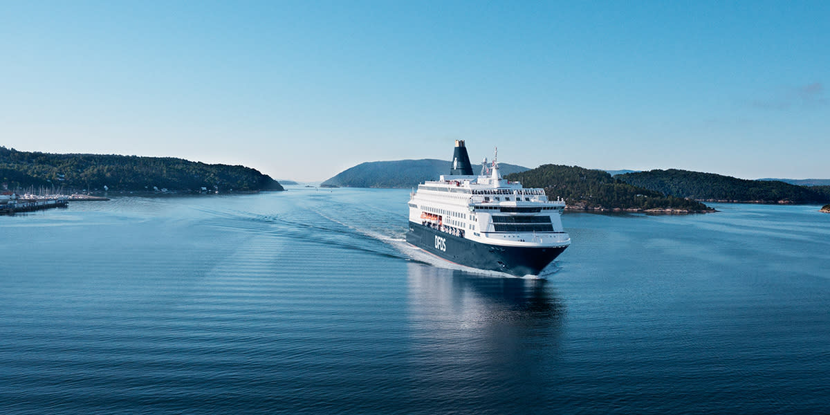 DFDS ship at sea Gogift offer page - Ship