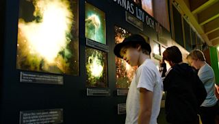 Kids at a exhibition at Universeum