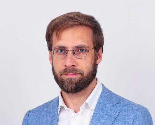 Xavier Lavayssière, Expert in digital finance, advising governments and central banks on financial infrastructures and technology policies.