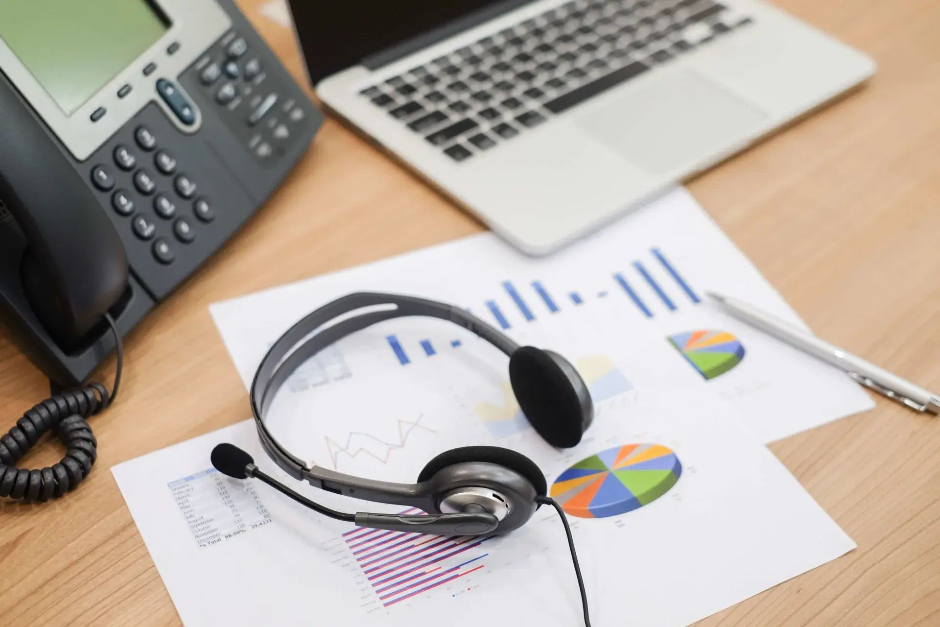 What is an Inbound Contact Center [+Benefits, Features & Tips]