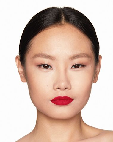 Charlotte Tilbury Hot Lips 2 Patsy Red Model 4