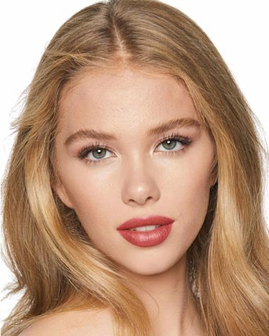 Charlotte Tilbury Hot Lips 2 Glowing Jen Model 5