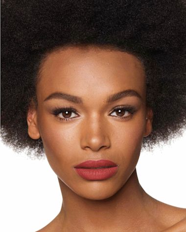 Charlotte Tilbury Hot Lips 2 Viva La Vergara Model 15